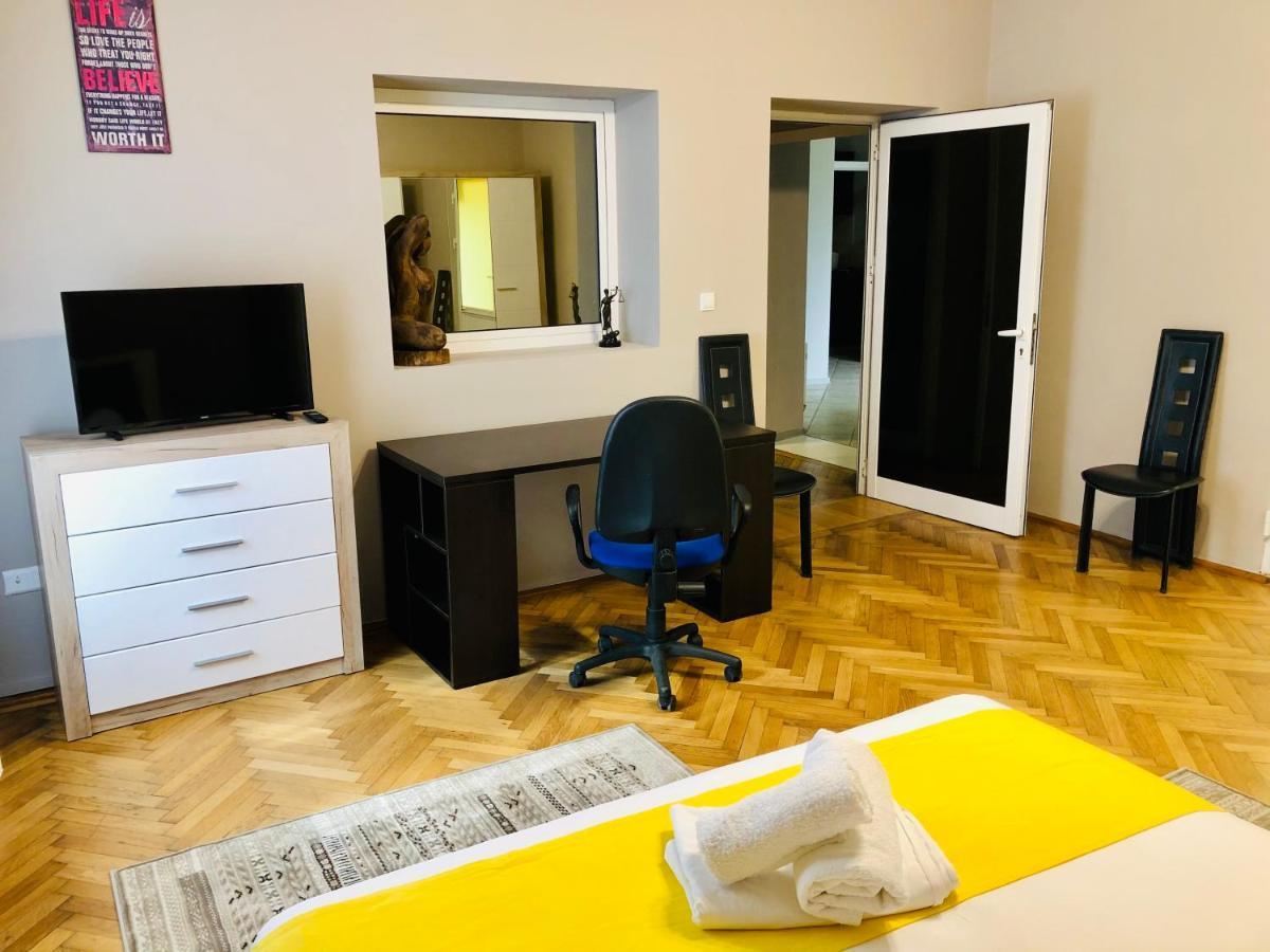 Ultra-central apartment just in Union Squere Timişoara Extérieur photo