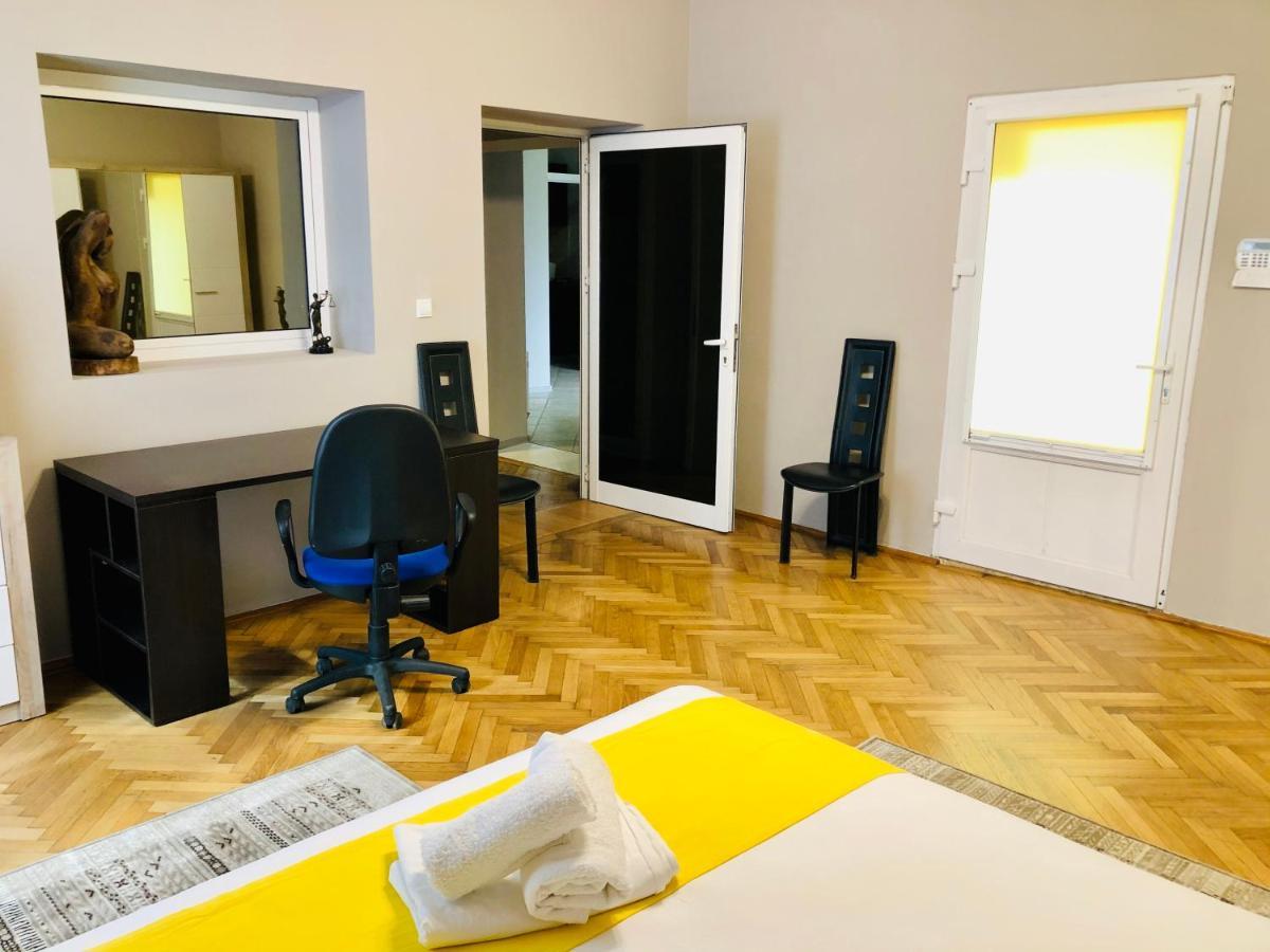 Ultra-central apartment just in Union Squere Timişoara Extérieur photo